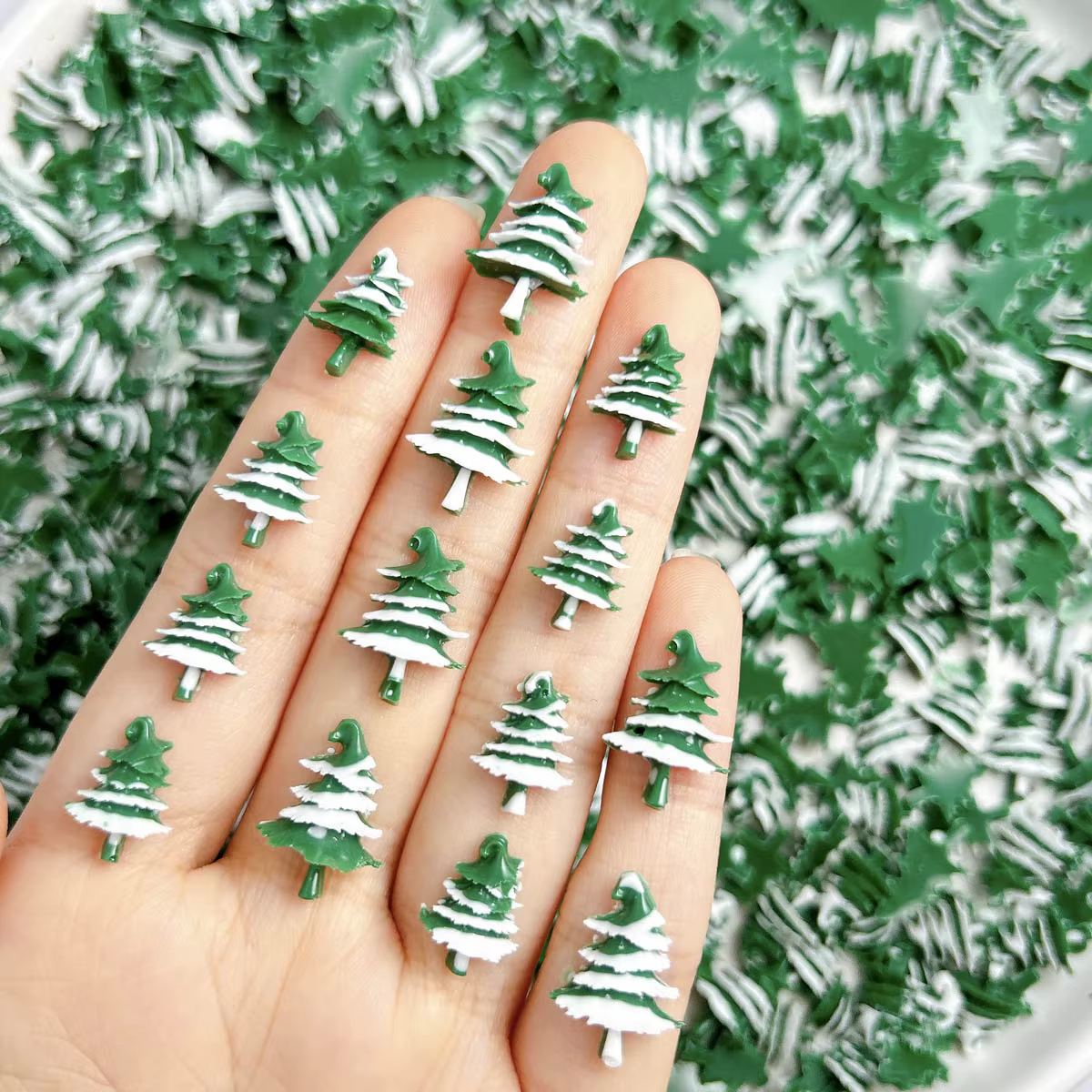 50 pièces 3D créatif arbre de noël résine Nail Art breloques dessin animé simulé neige vert