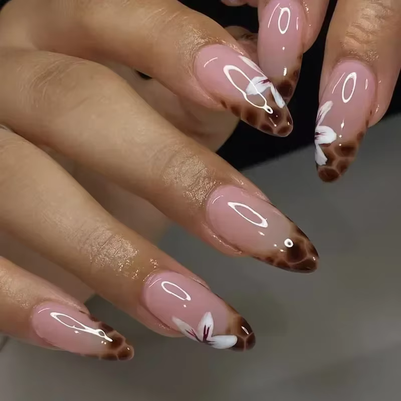 24 pièces imprimé léopard amande faux ongles à pression avec Mini fleur acrylique