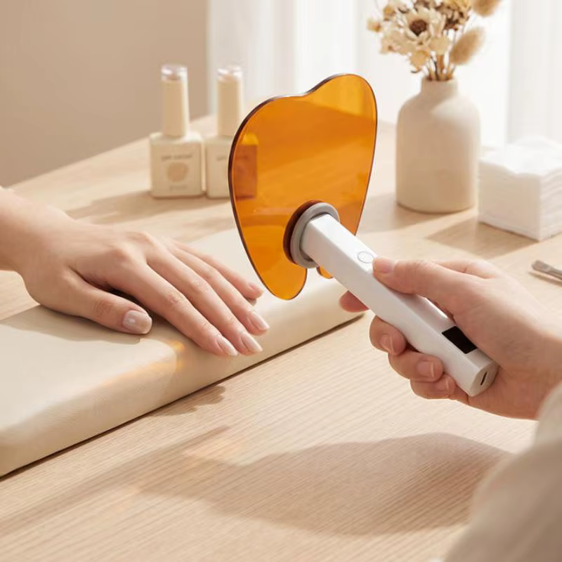 Plaque de protection pour lampe à ongles