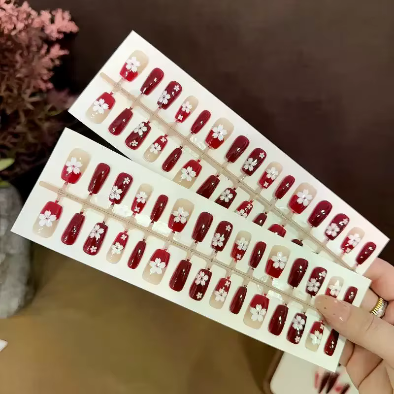 30 faux ongles rouges à bout français avec fleurs