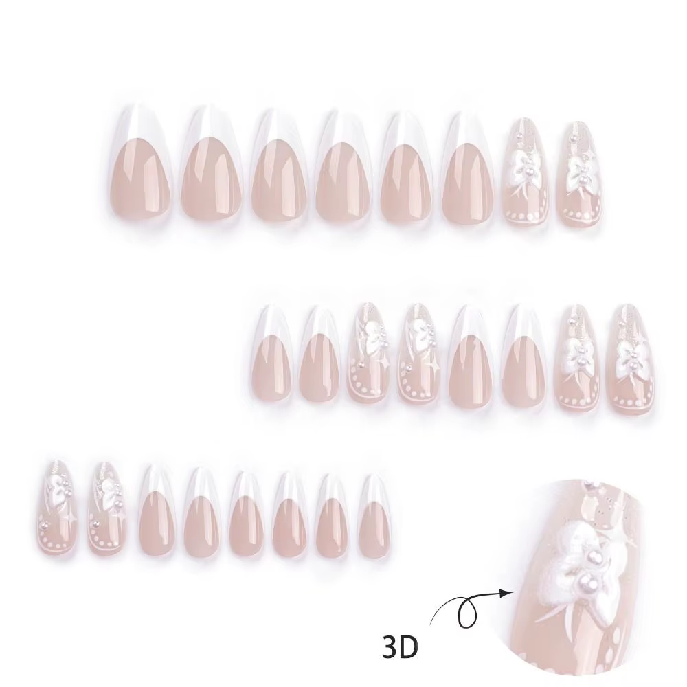 Faux ongles longs en amande pour manucure