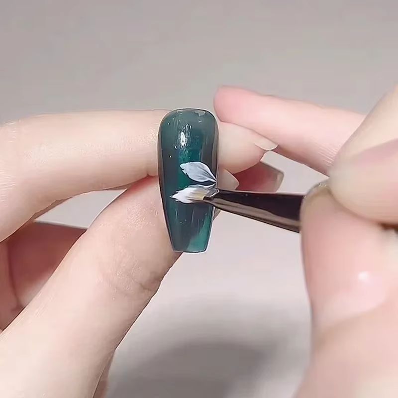 Pinceau triangulaire pour la peinture des ongles