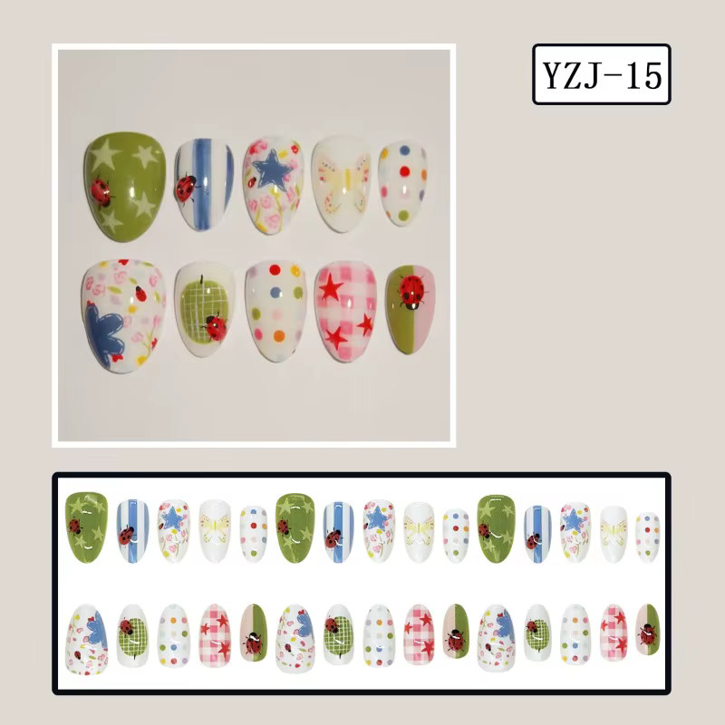 24 faux ongles courts en amande à motifs floraux doux, pois colorés, étoiles et rayures, style français, prêts à poser