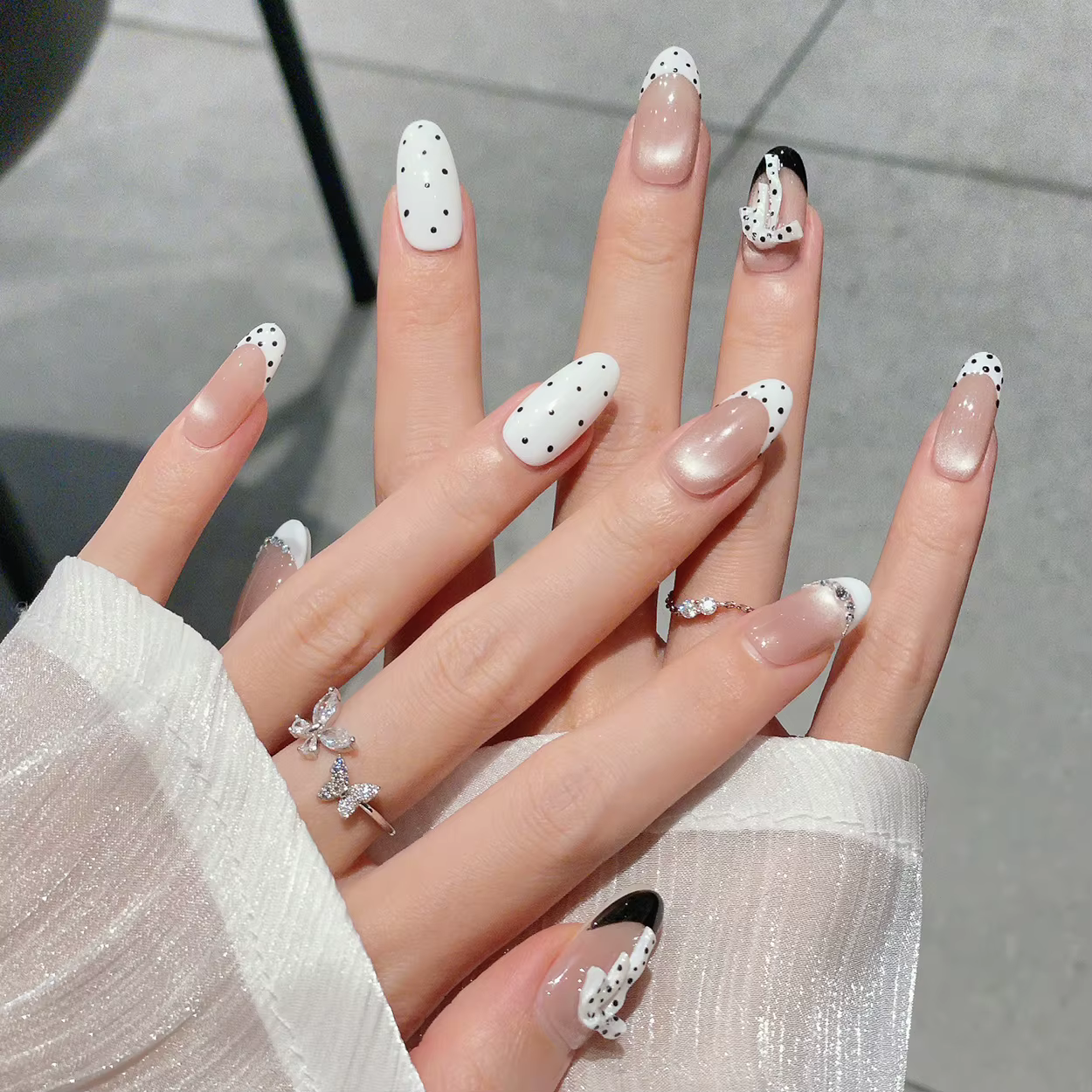 Kit de 10 faux ongles ovales moyens faits à la main