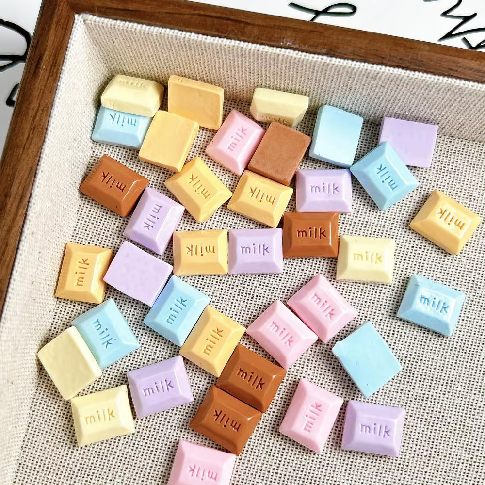 Décorations d'ongles en résine de chocolat au lait pour le bricolage à la main