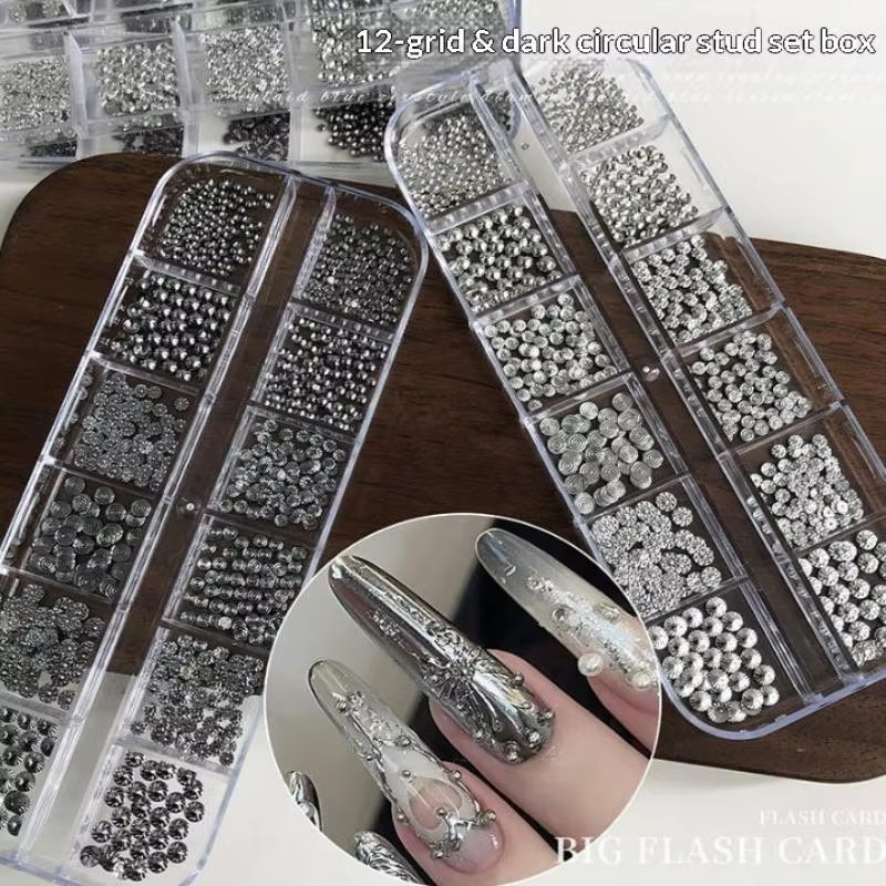 Nouveaux 12 compartiments de breloques et clous métalliques pour nail art