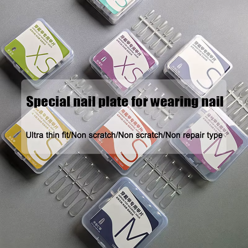 Faux ongles courts en amande givrée