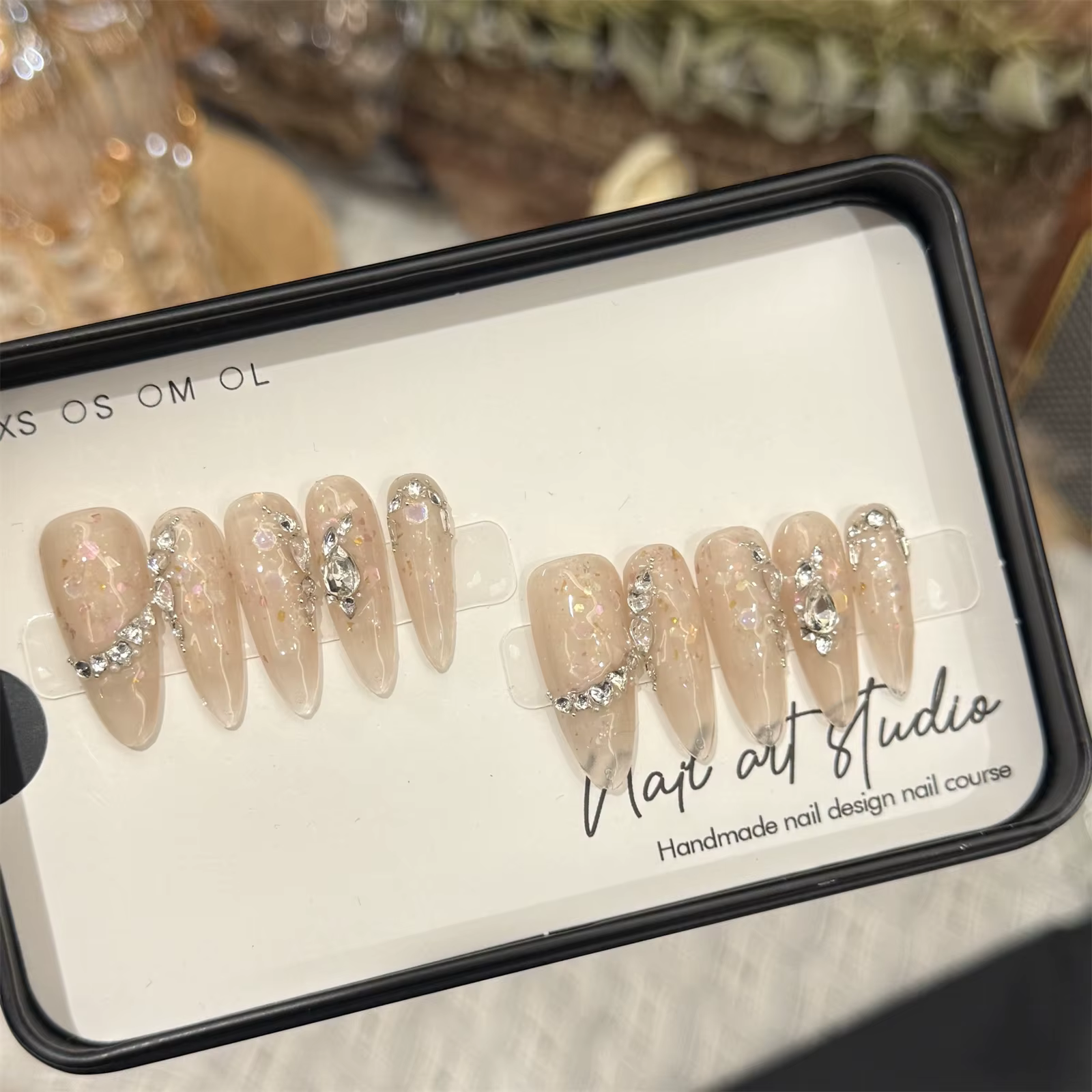 10 faux ongles longs et pointus