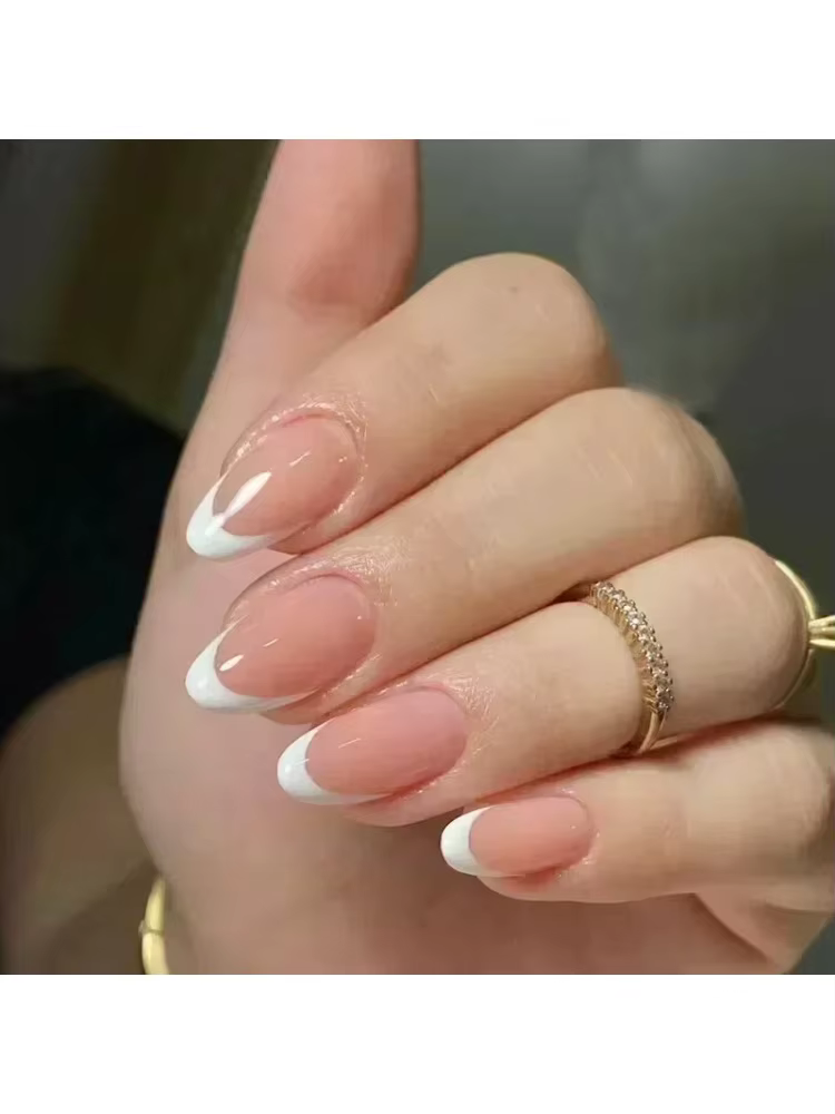 Faux ongles français en amande avec colle