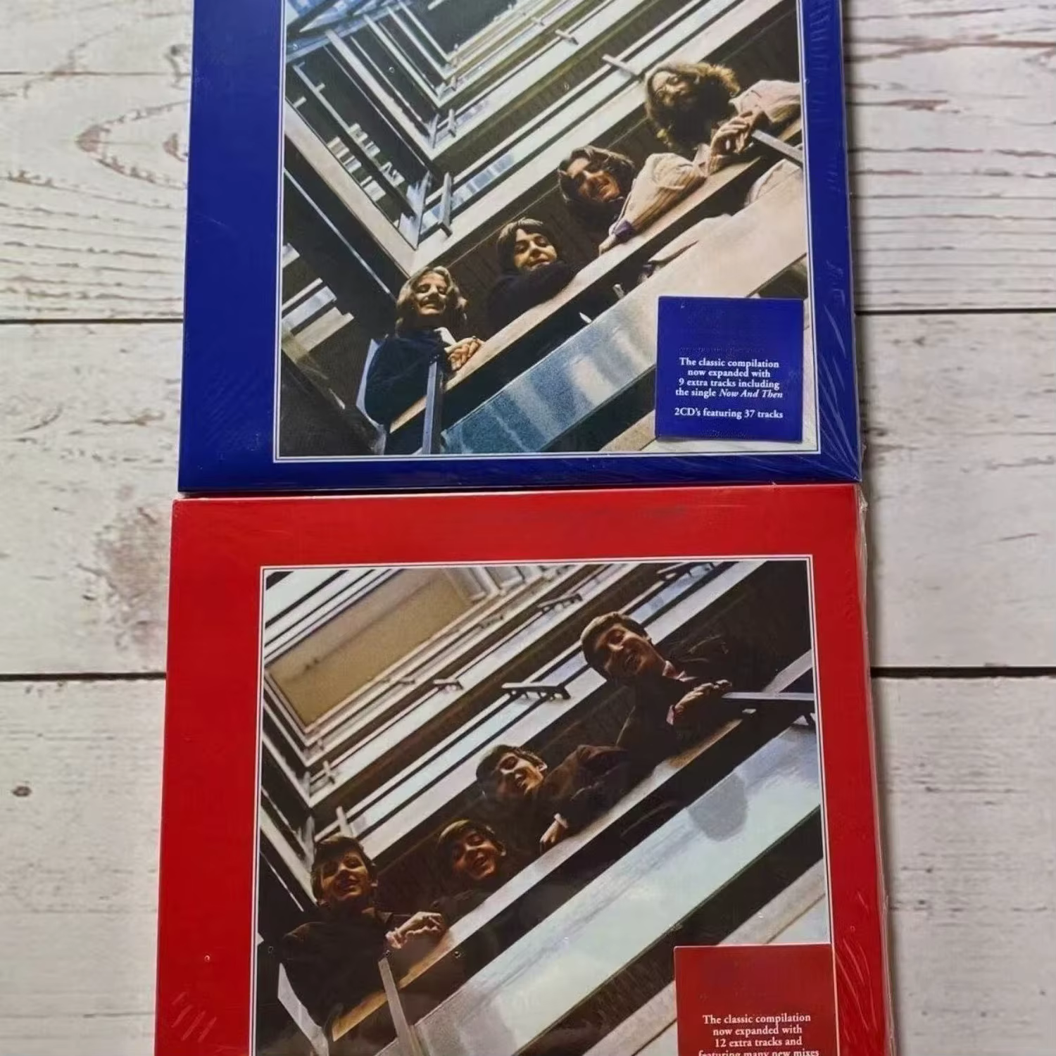 Timeless British Rock Expanded Compilation Set, couvertures bleues et rouges, avec des titres remasterisés et des enregistrements en studio supplémentaires