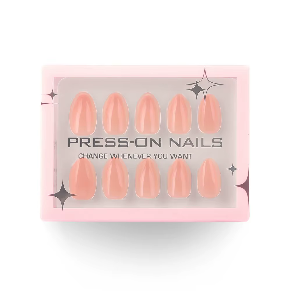 Faux ongles longs en amande pour manucure