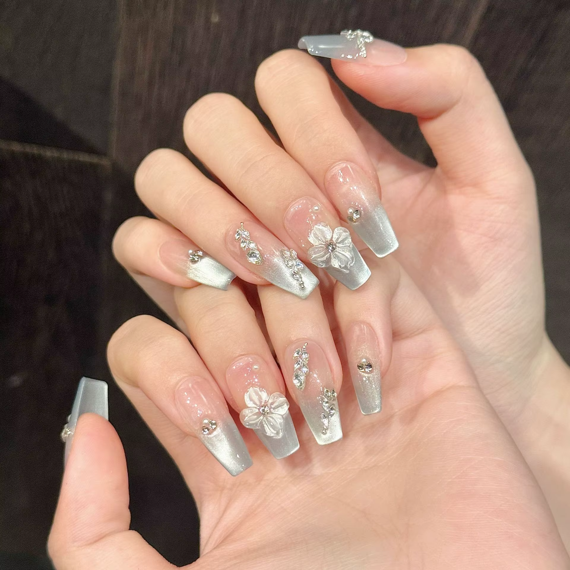 10 faux ongles faits à la main