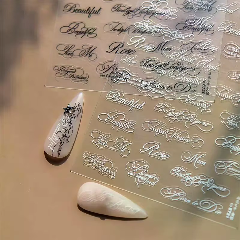 Autocollants pour ongles en lettres anglaises noires et blanches