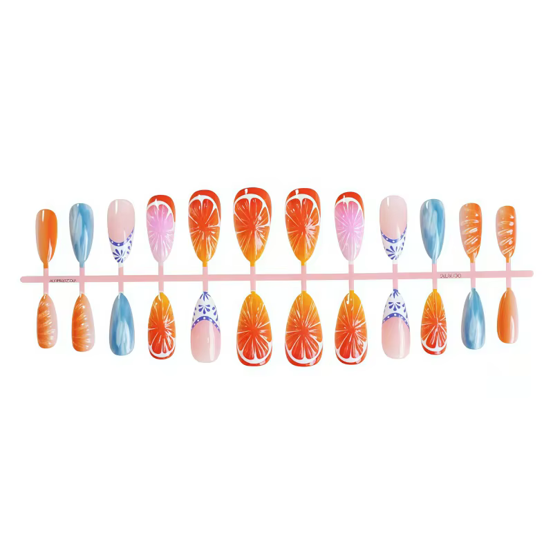 Le kit de 24 pièces pour ongles présente un design de dégradé en forme d'amande