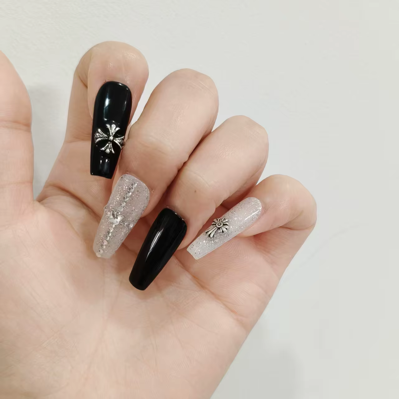 Coffret de 10 ongles ovales faits à la main