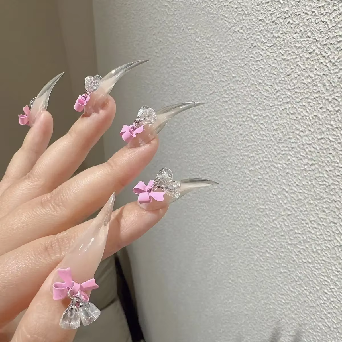 Presse à griffes en forme de Dragon sur les ongles
