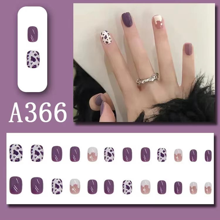 Faux ongles adhésifs faits à la main
