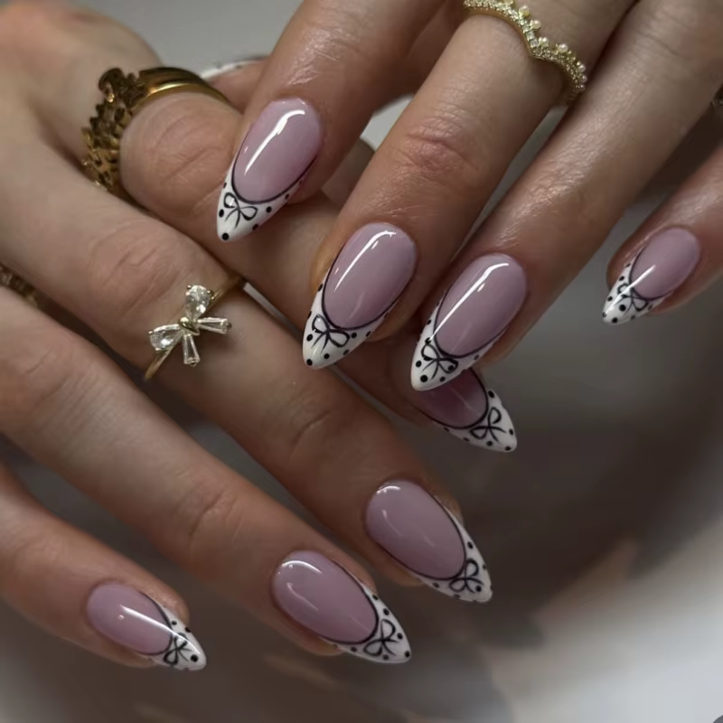 Blanc rond point à pois français brun Nail Art court