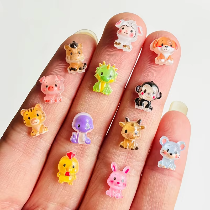 20 accessoires mignons pour ongles en forme de dessins animés