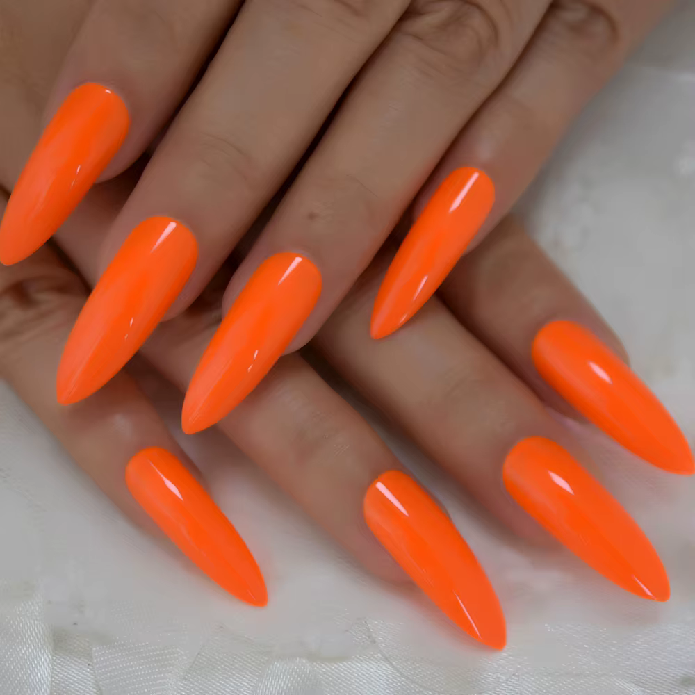 Faux ongles néon extrêmement longs