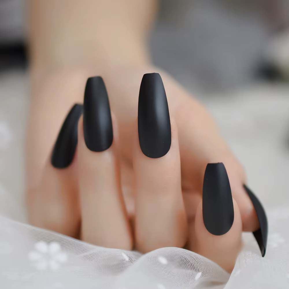 Faux Ongles noirs givrés