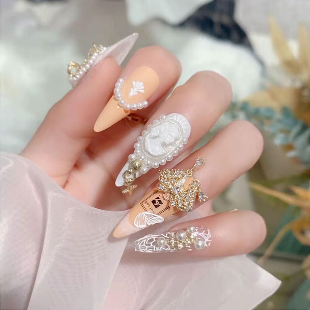 Accessoires de manucure en forme de cœur et de papillon, décorations pour Nail Art, bijoux en Zircon, pendentif en alliage, chaîne, nœud, strass pour ongles