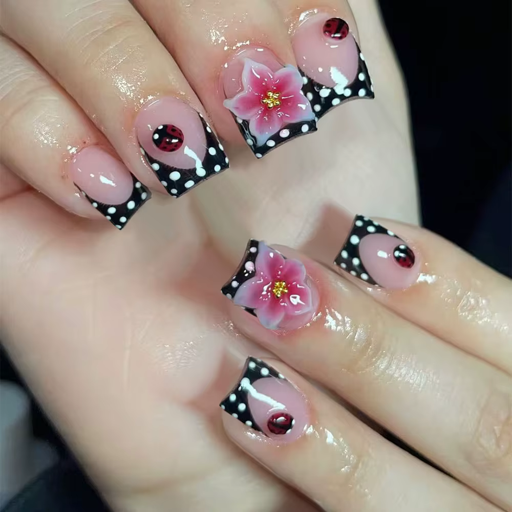 24 pièces/ensemble court ovale 3D gel fleur coccinelle conception à pois pointe française presse sur les ongles acryliqu