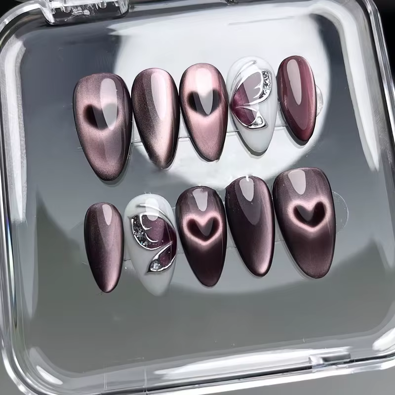 24 faux ongles bleus ondulés avec motif amande