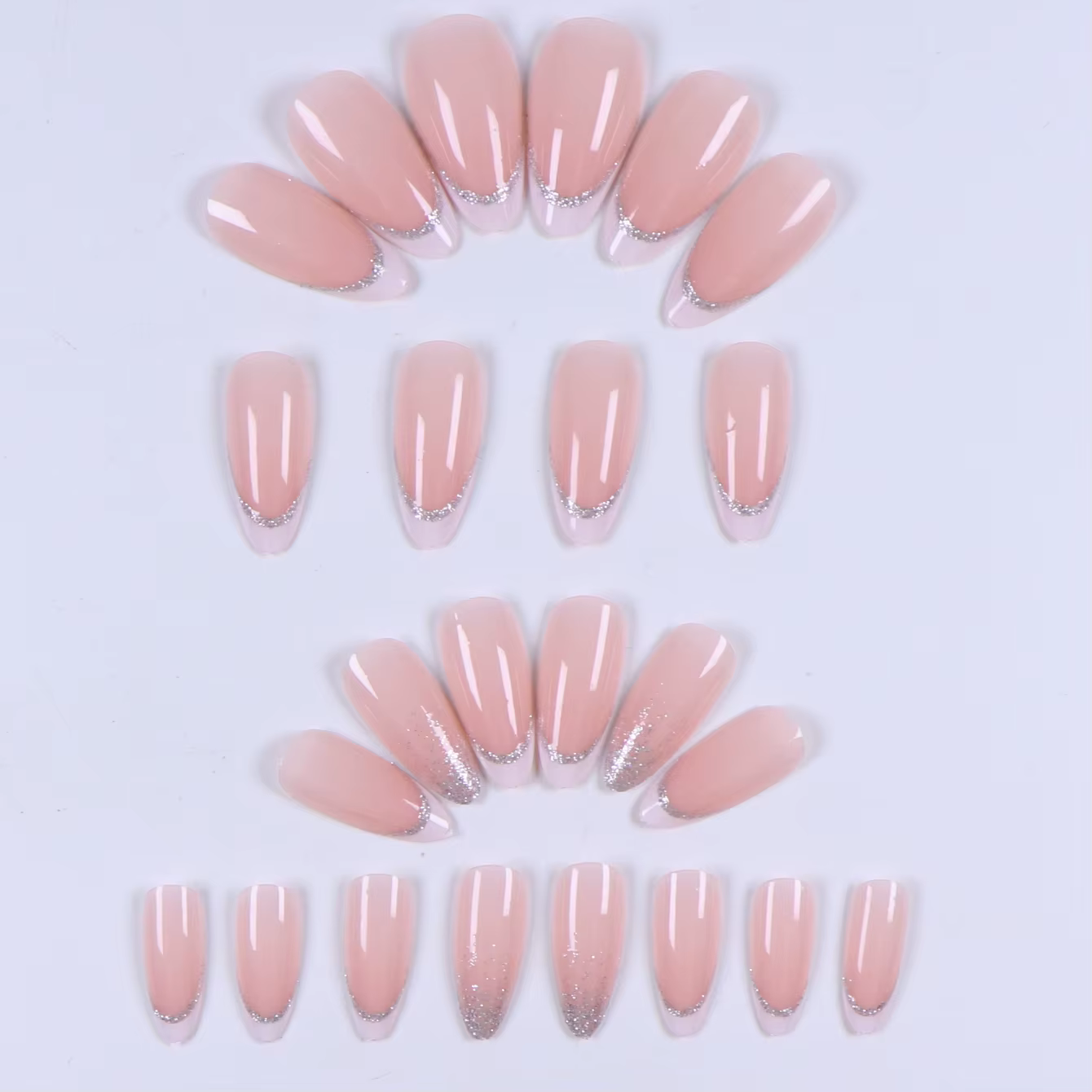 24 faux ongles en forme d'amande de taille moyenne