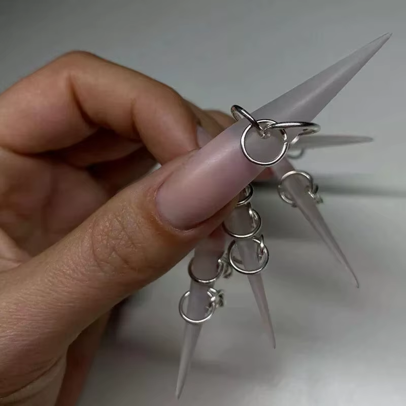 Piercing pour les ongles