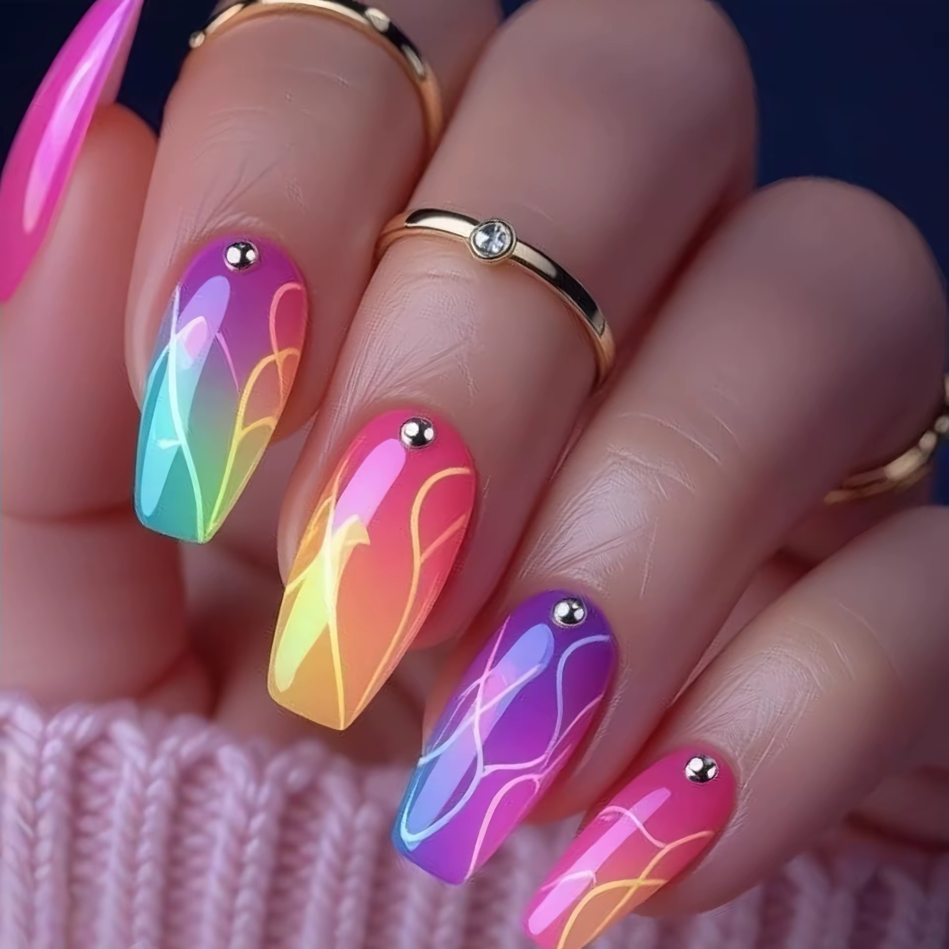 Faux ongles mi-longs avec motif de fleur en forme de cœur 3D