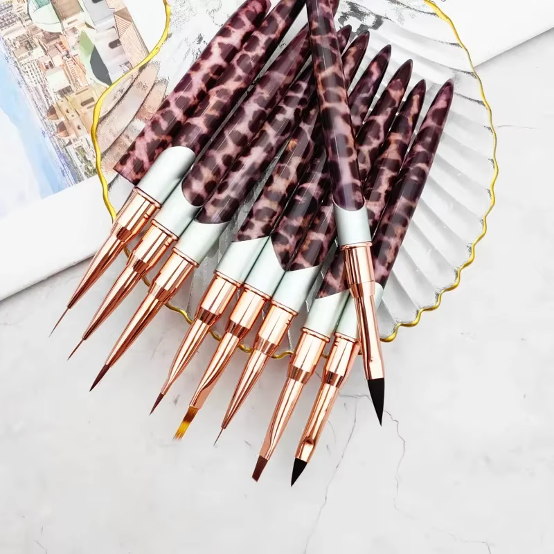 Brosse à ongles avec manche léopard