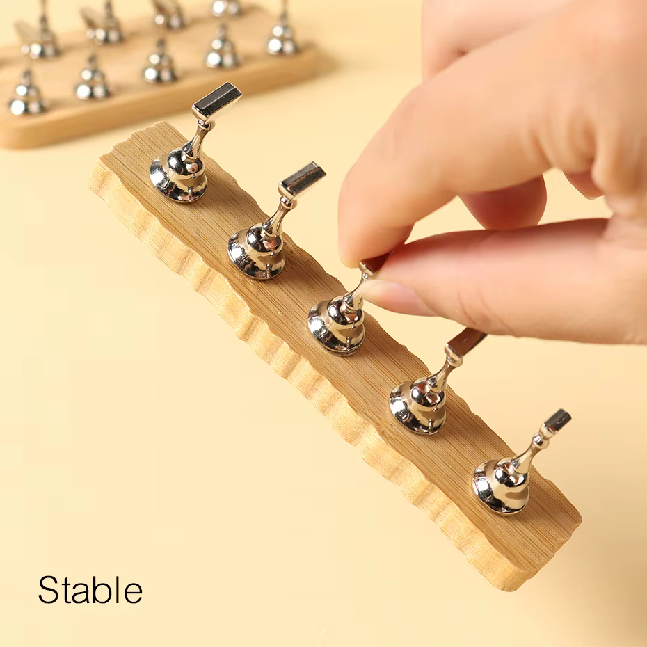 Support de pratique magnétique pour ongles