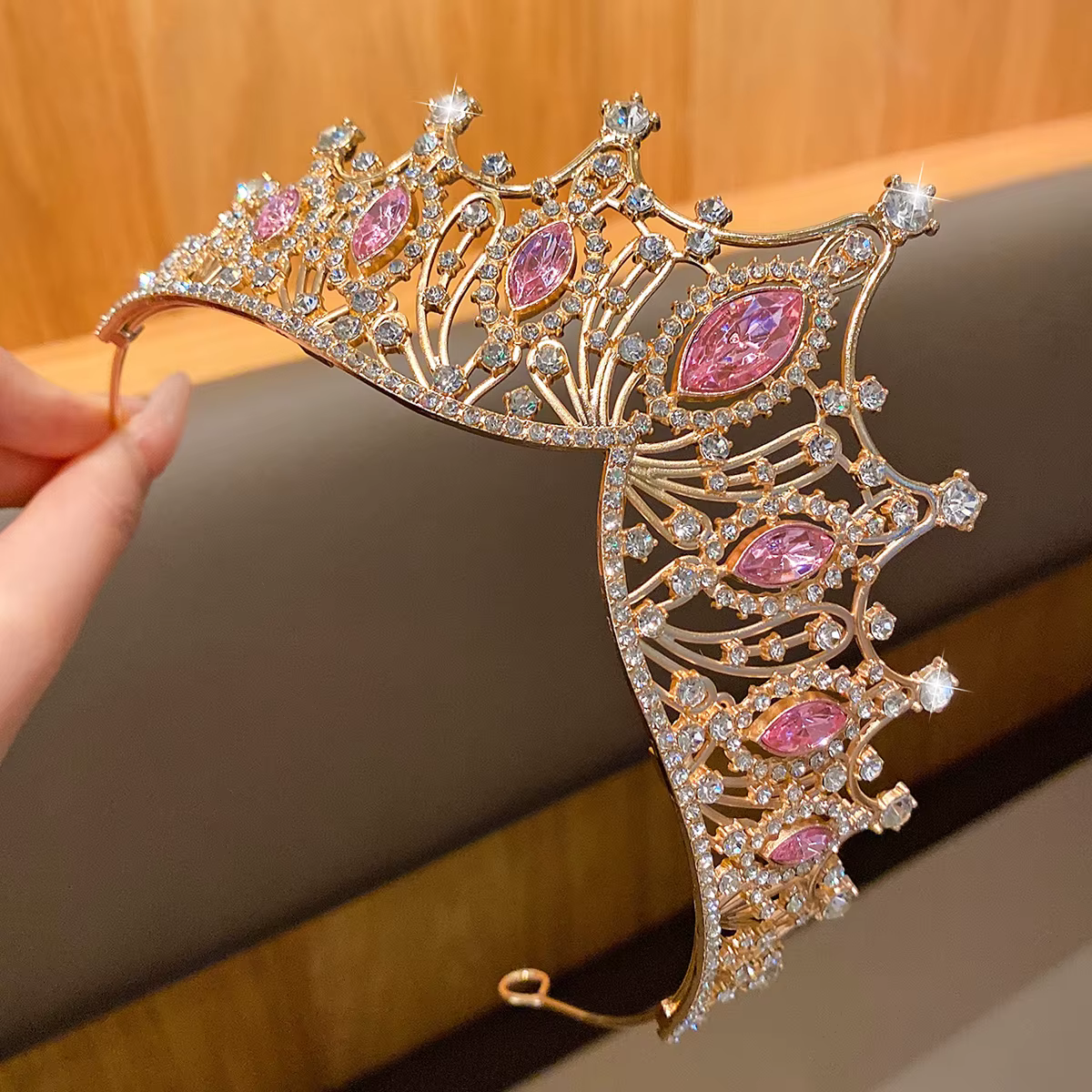 1 grande couronne, bandeau de tempérament à la mode, accessoire pour cheveux à vent doux, adapté aux performances et aux anniversaires