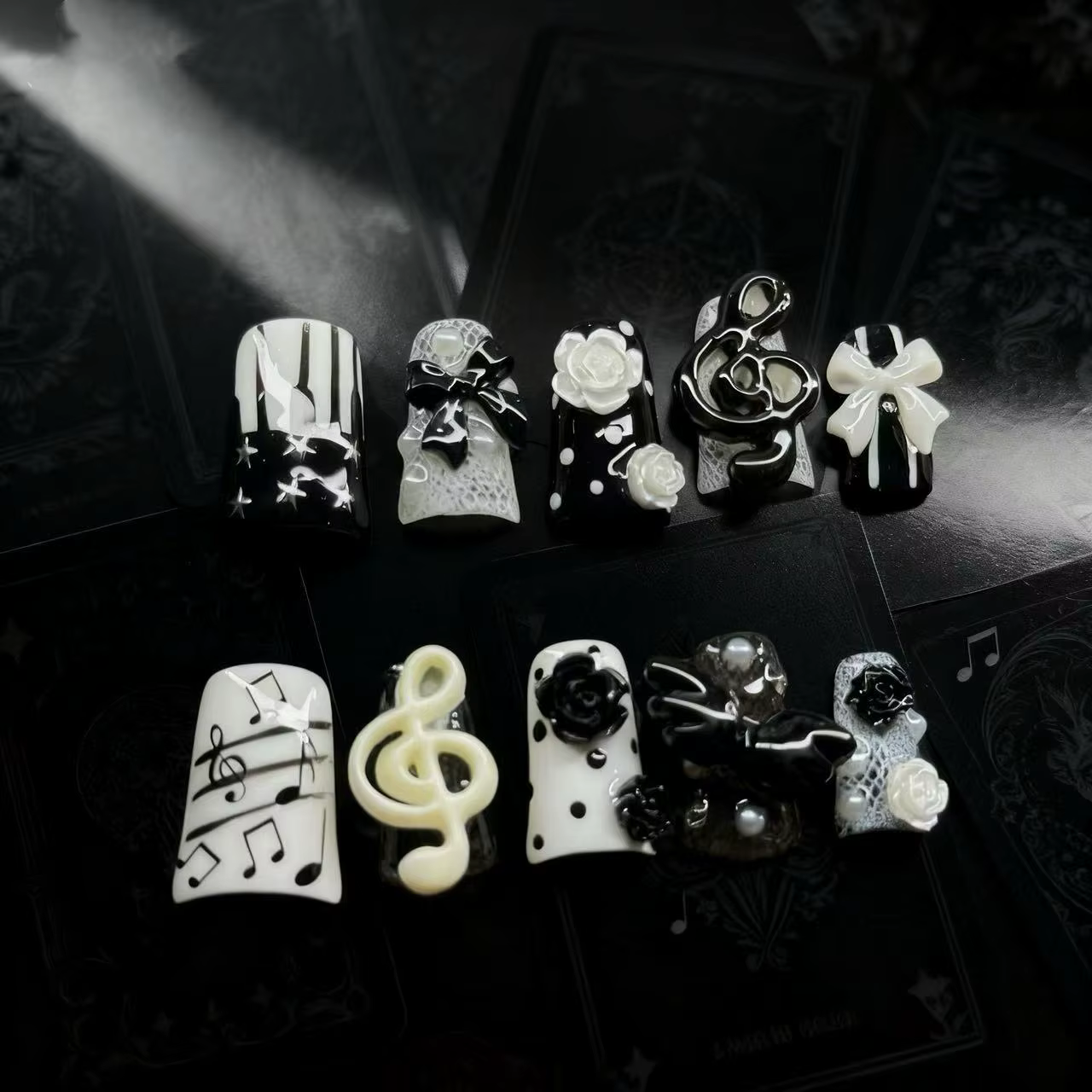 10 pièces à la main gothique presse sur ongles Punk foncé 3D Note de musique conception faux