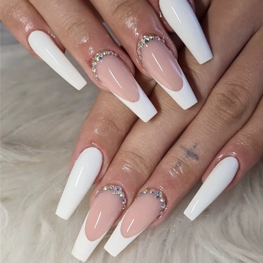 Faux ongles artificiels blancs U colorés