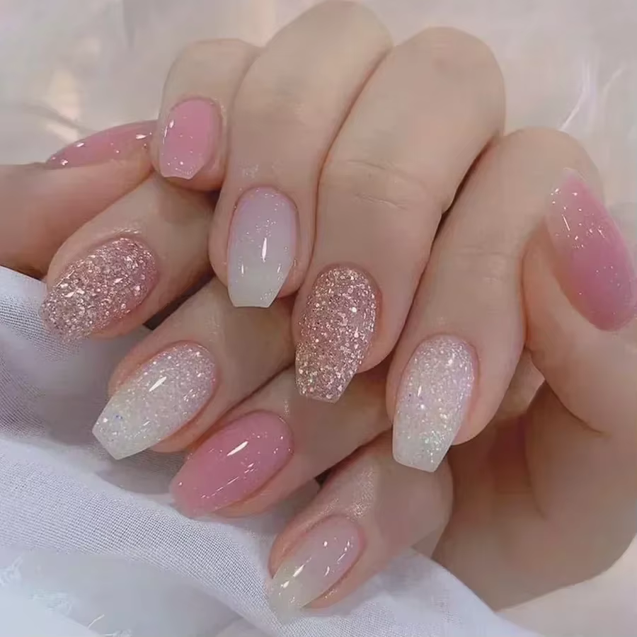 Faux ongles carrés courts en forme de cercueil