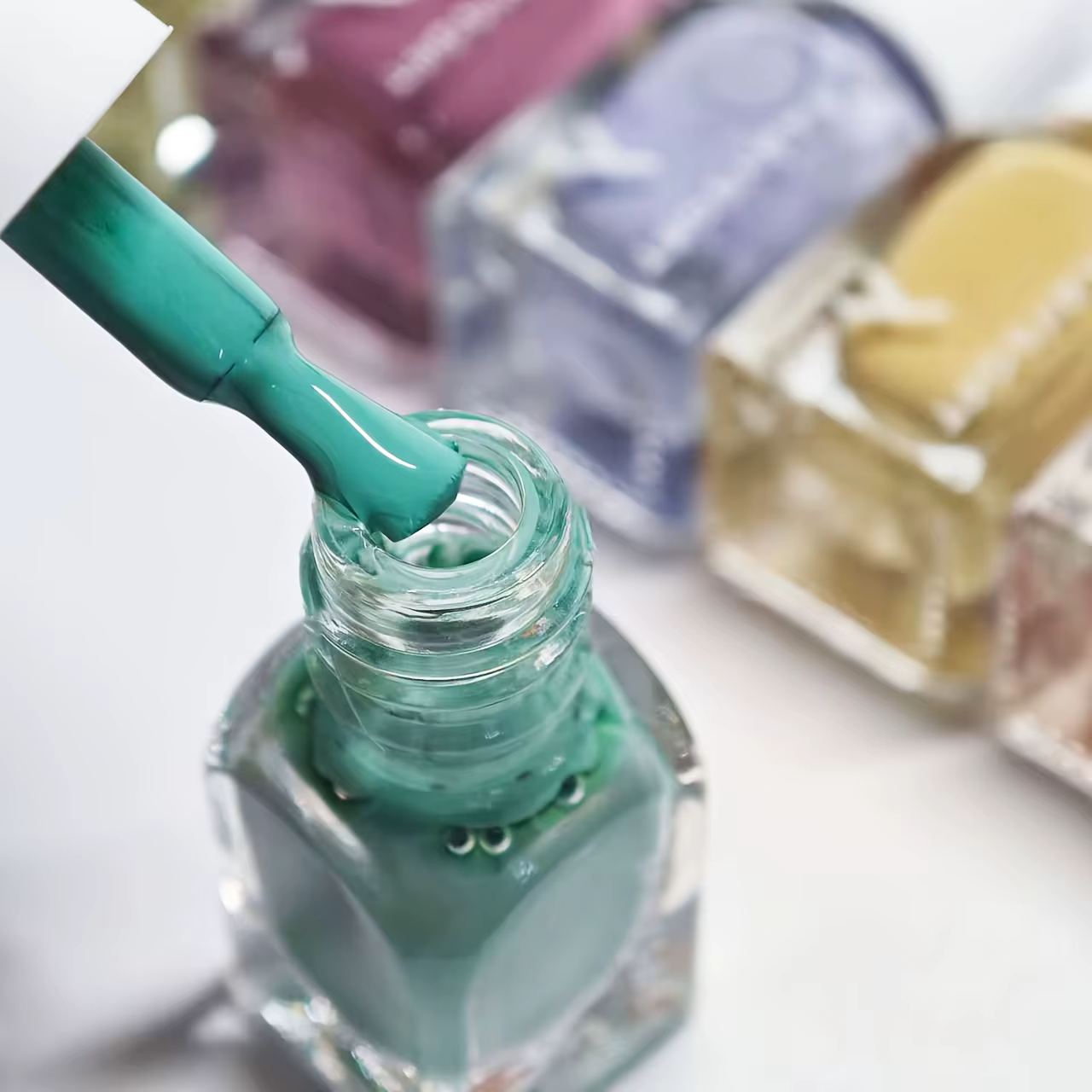 Ensemble de 6 bouteilles de vernis à ongles coloré