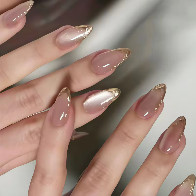 Nouveauté 2026 : 24 faux ongles minimalistes en forme d'amande à la française