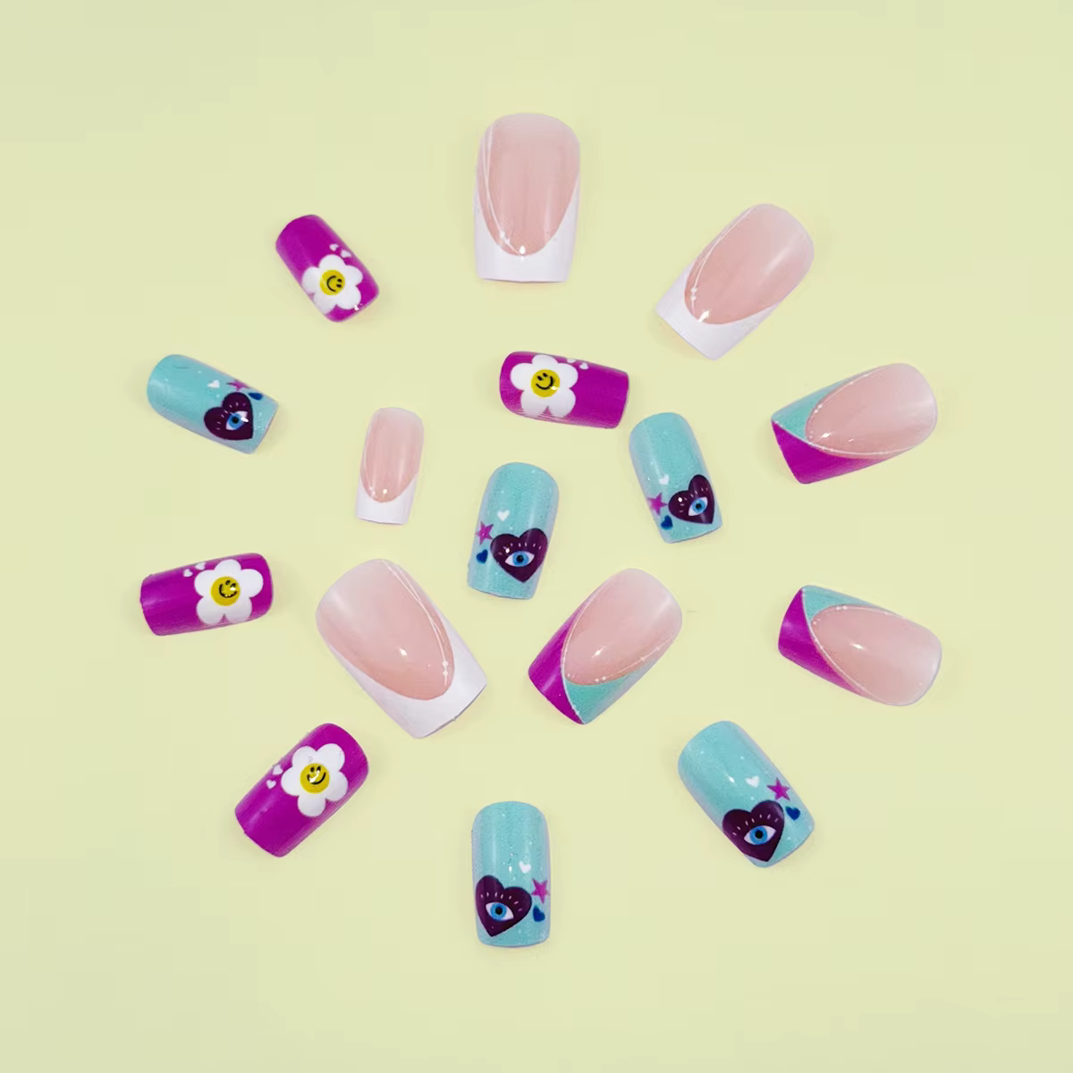 Un ensemble complet de 24 faux ongles carrés courts
