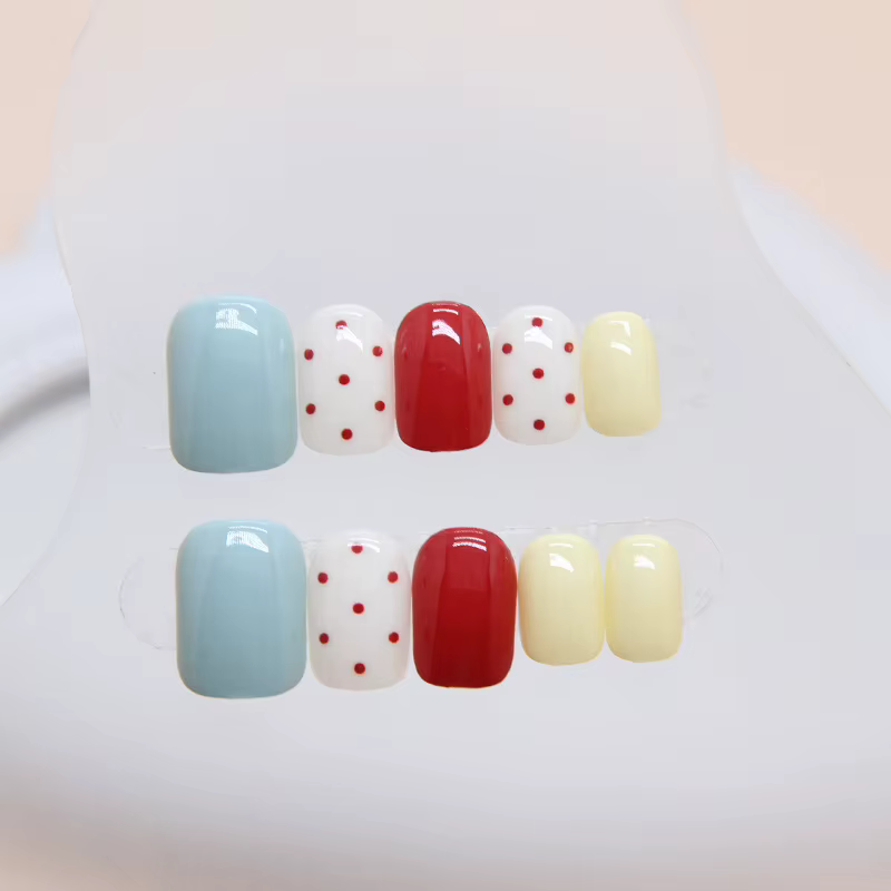24 faux ongles collés, mignons
