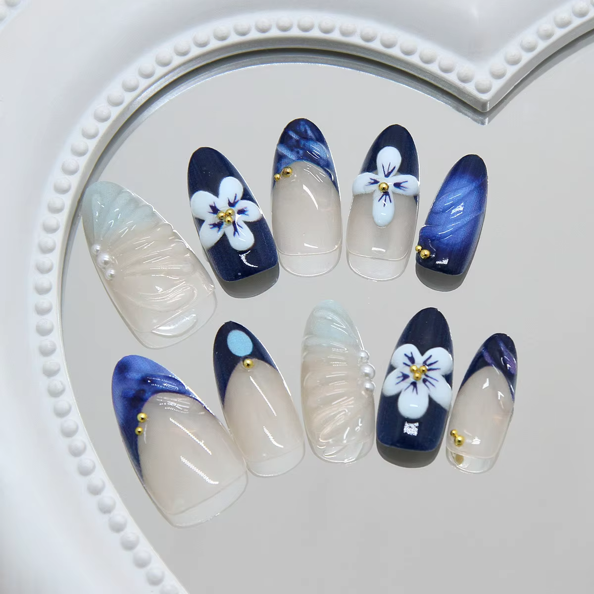 Nouveauté : 10 faux ongles en amande de taille moyenne