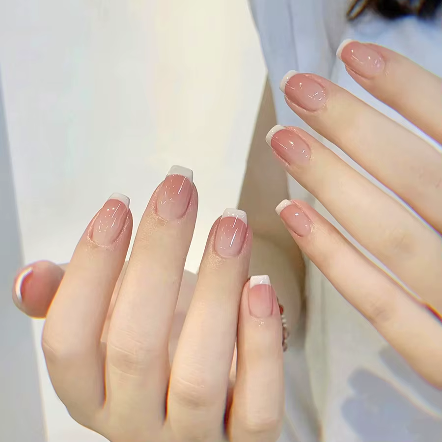 10 faux ongles roses faits à la main