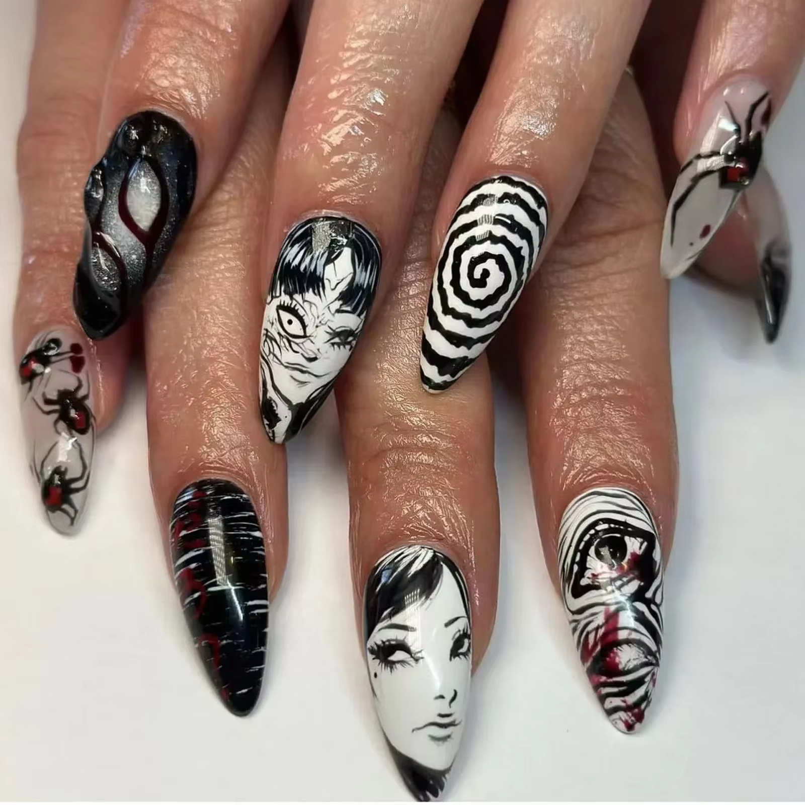 24 pièces horreur bande dessinée Halloween faux ongles Tomie presse
