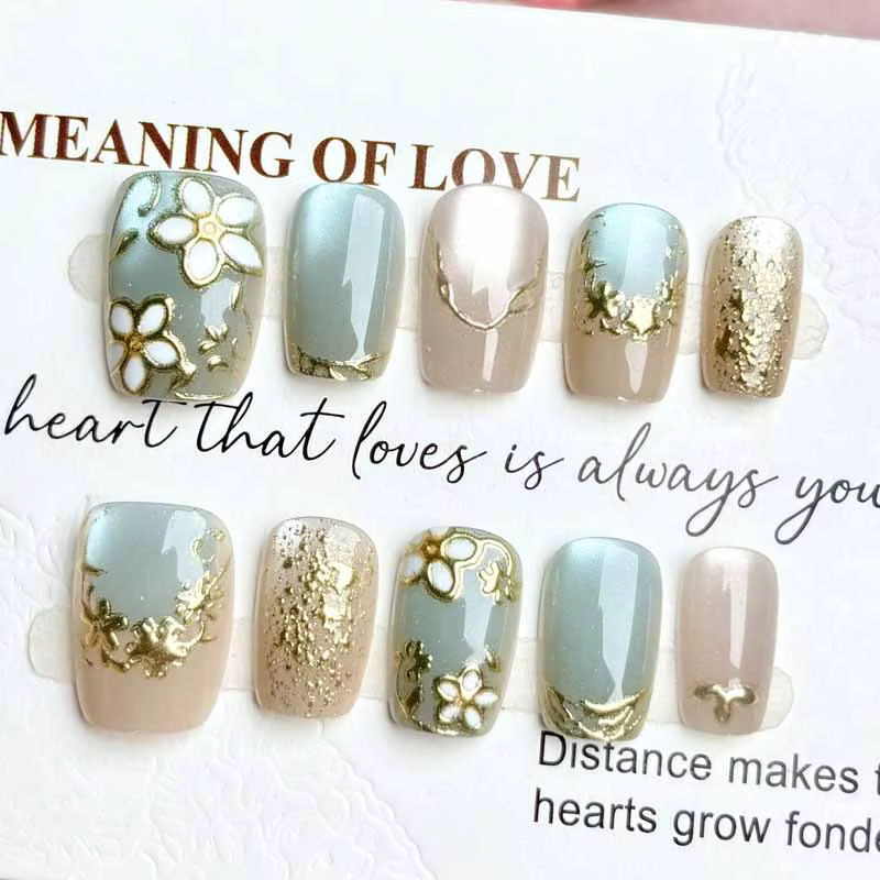 10 pièces fleur dorée oeil de chat lumière luxe Design 3D presse sur les ongles tempérament montrant blanc petite
