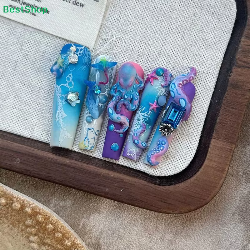 〔R〕Moules en silicone 3D pour nail art - Moules en forme de pieuvre/fraise/poupée pour la création de motifs en résine/vernis gel pour manucure
