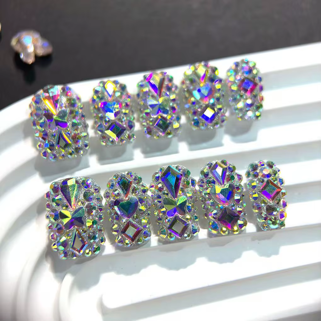 10 pièces haut de gamme AB plein de diamants colorés faux ongles faits à la main