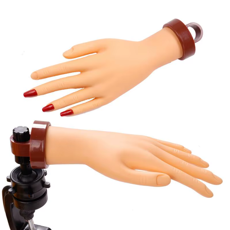 Main d'entraînement pour nail art