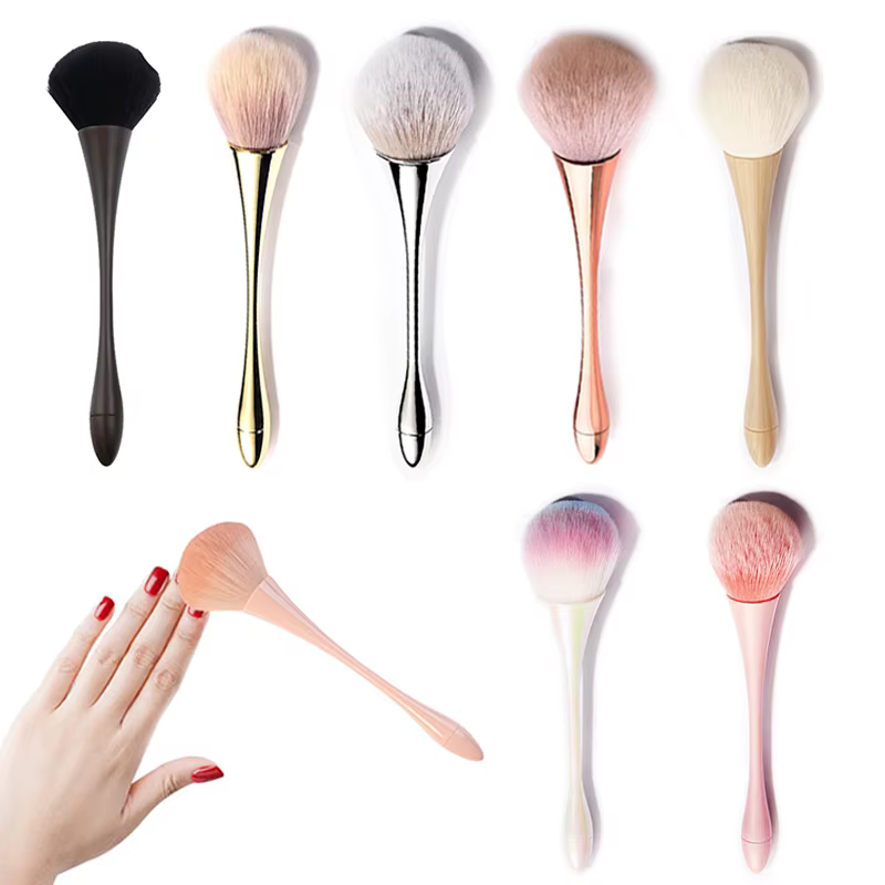 Brosse pour nettoyer la poussière des ongles