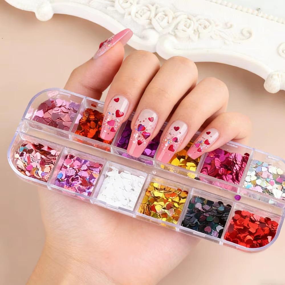 12 grilles de paillettes 3D colorées en forme de cœur pour nail art